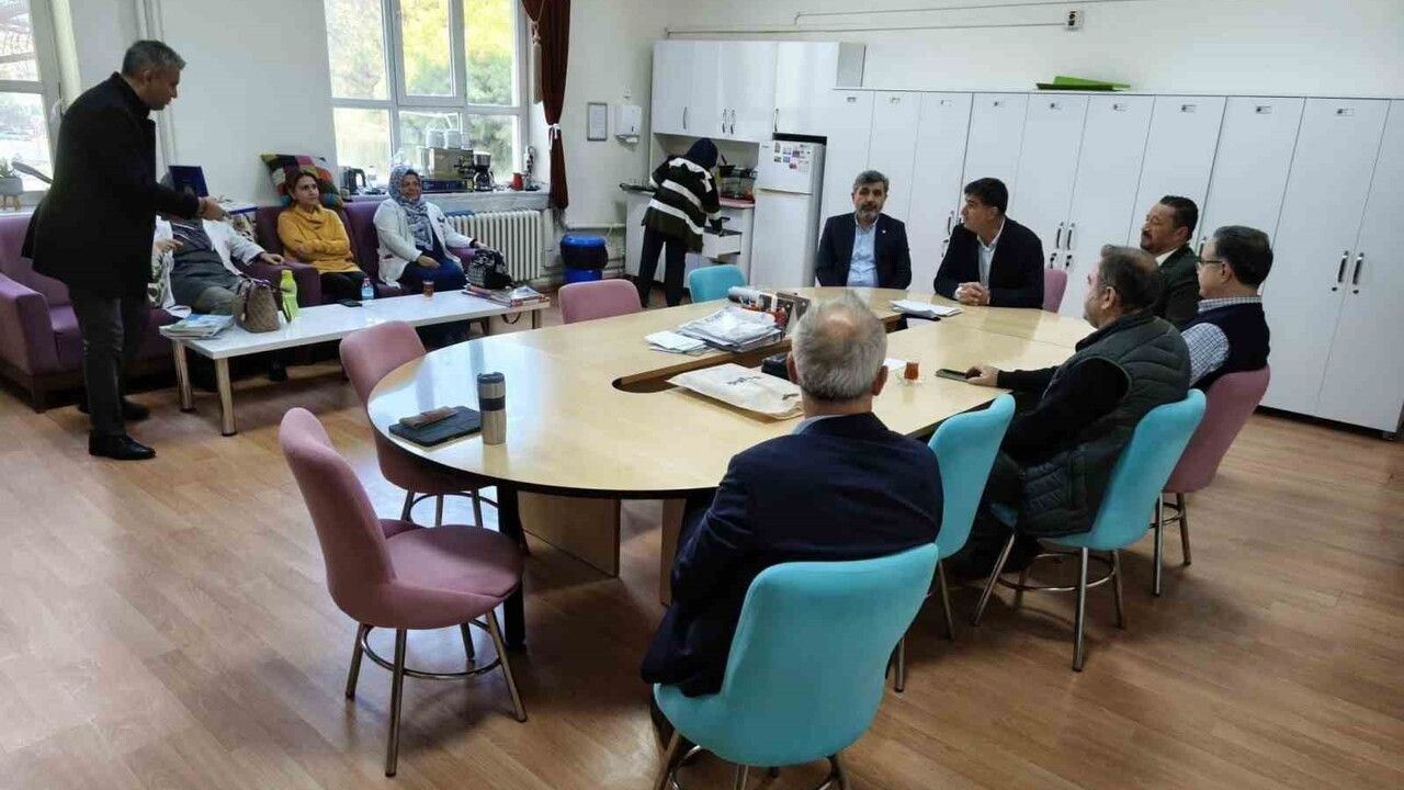 Eğitim-Bir-Sen Manisa'da Eğitimcilerin Sorunlarını Dinledi