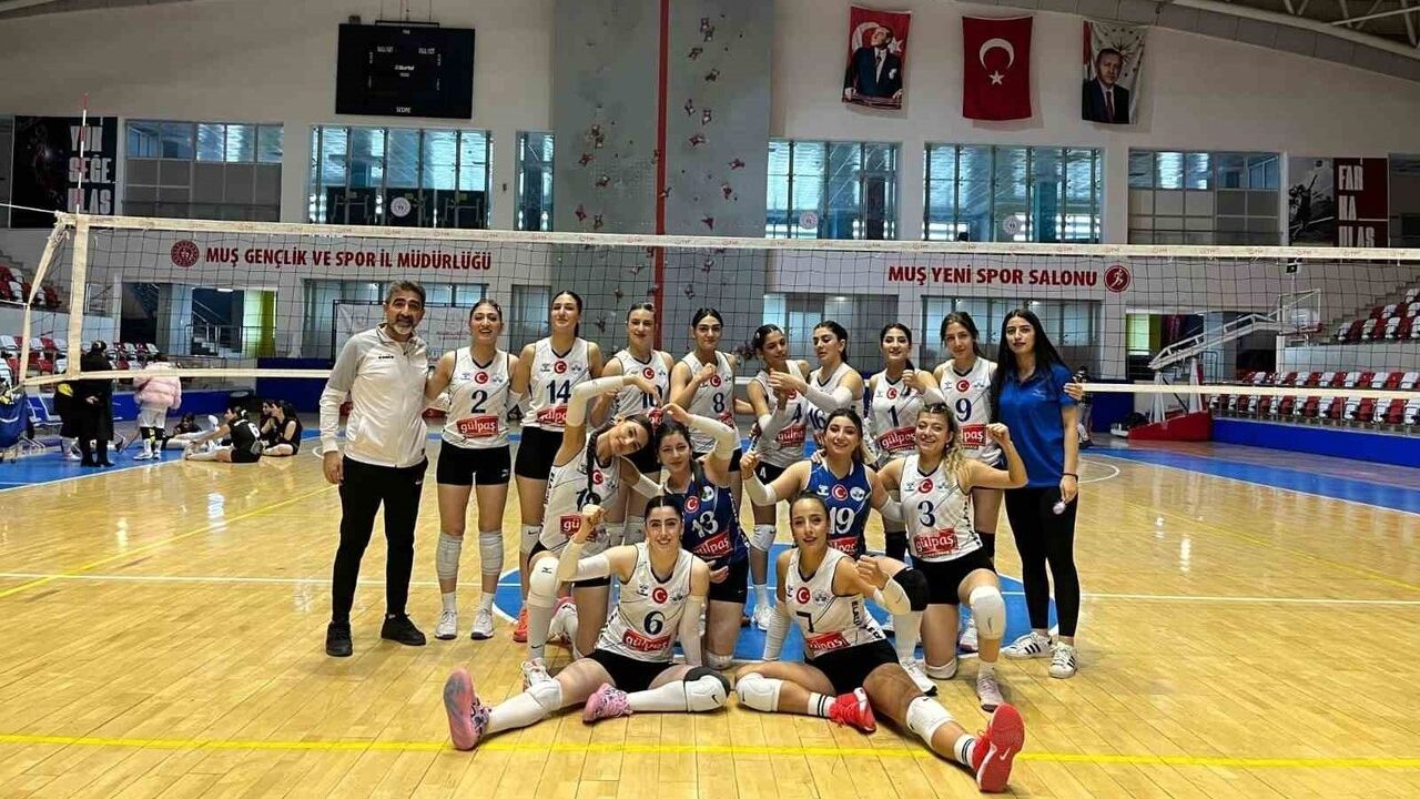 Elazığ Belediyespor Kadın Voleybol Takımı Deplasmandan Galip Döndü