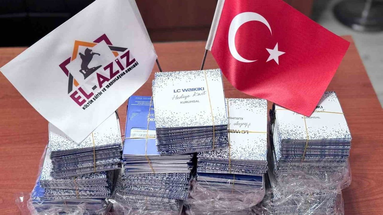 Elazığ'da 650 Öğrenciye Destek Hediye Çekleri Dağıtıldı