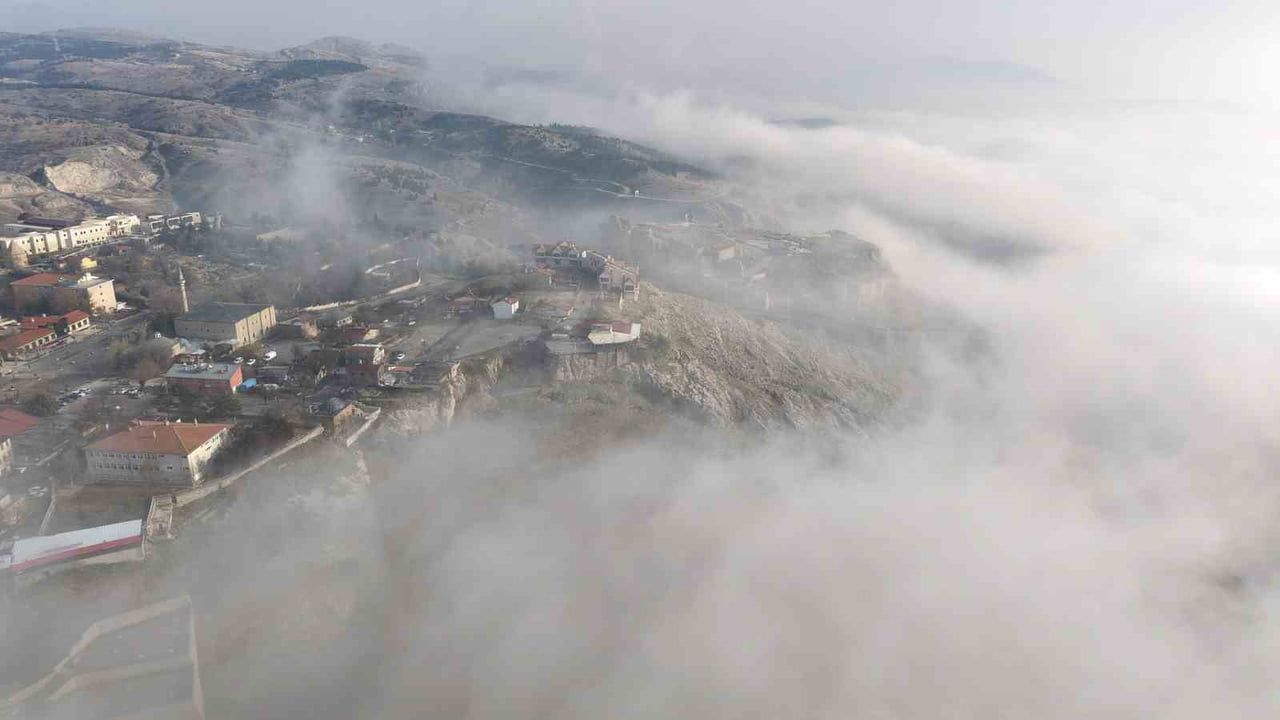 Elazığ'da Görüş Mesafesini Düşüren Sis Dron ile Görüntülendi