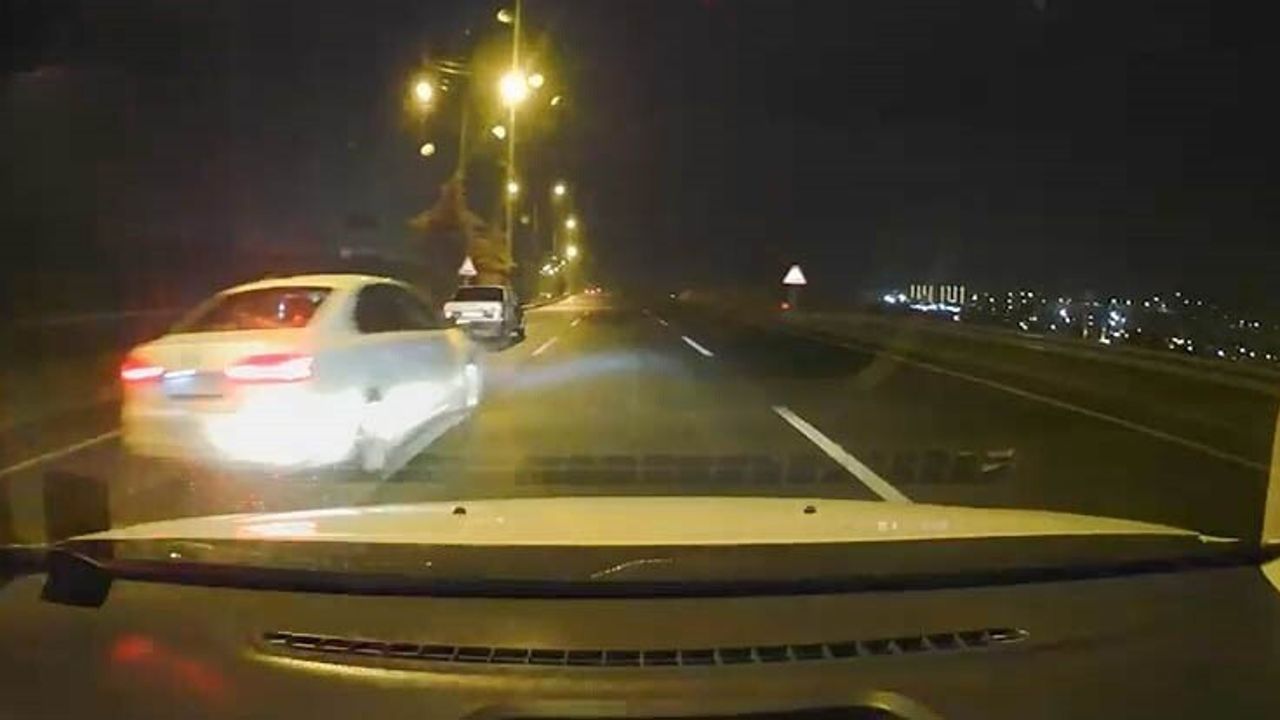 Elazığ'da Islak Yolda Tehlikeli Sürüş Anları