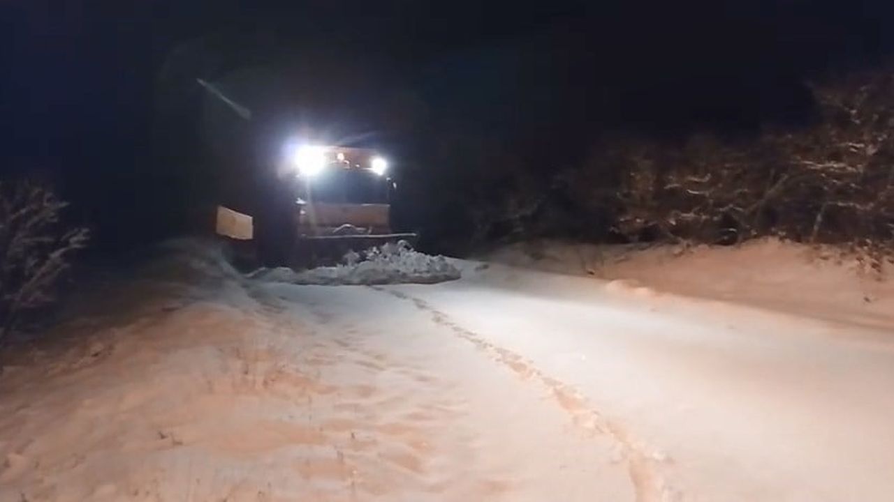 Elazığ'da Kapanan 108 Köy Yolu İçin Çalışmalar Devam Ediyor