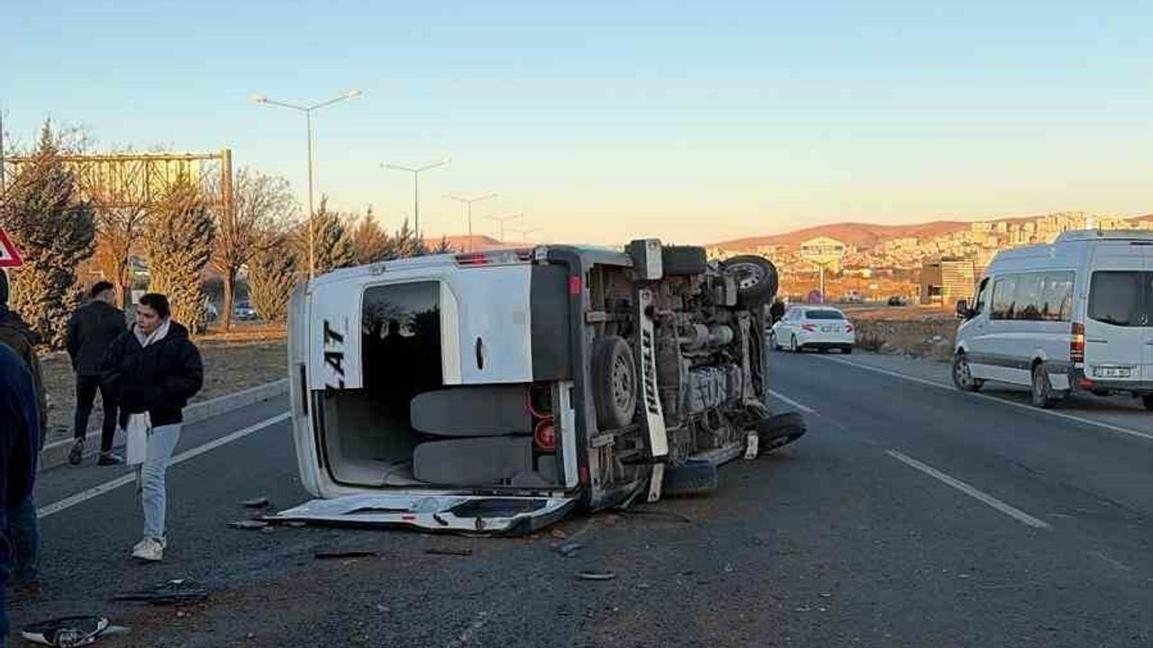 Elazığ'da Kırmızı Işık İhlaliyle Meydana Gelen Kaza: 2 Yaralı