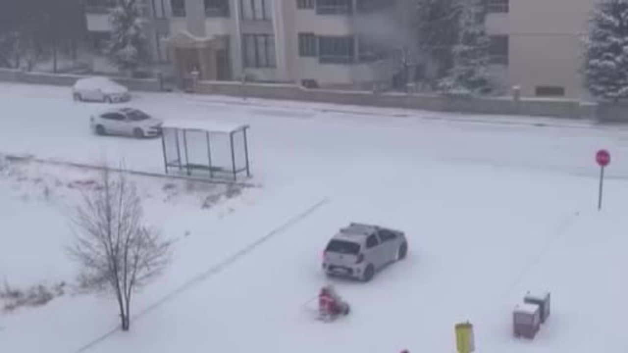 Elazığ'da Kış Eğlencesi: Kızağı Araca Bağlayıp Çektik