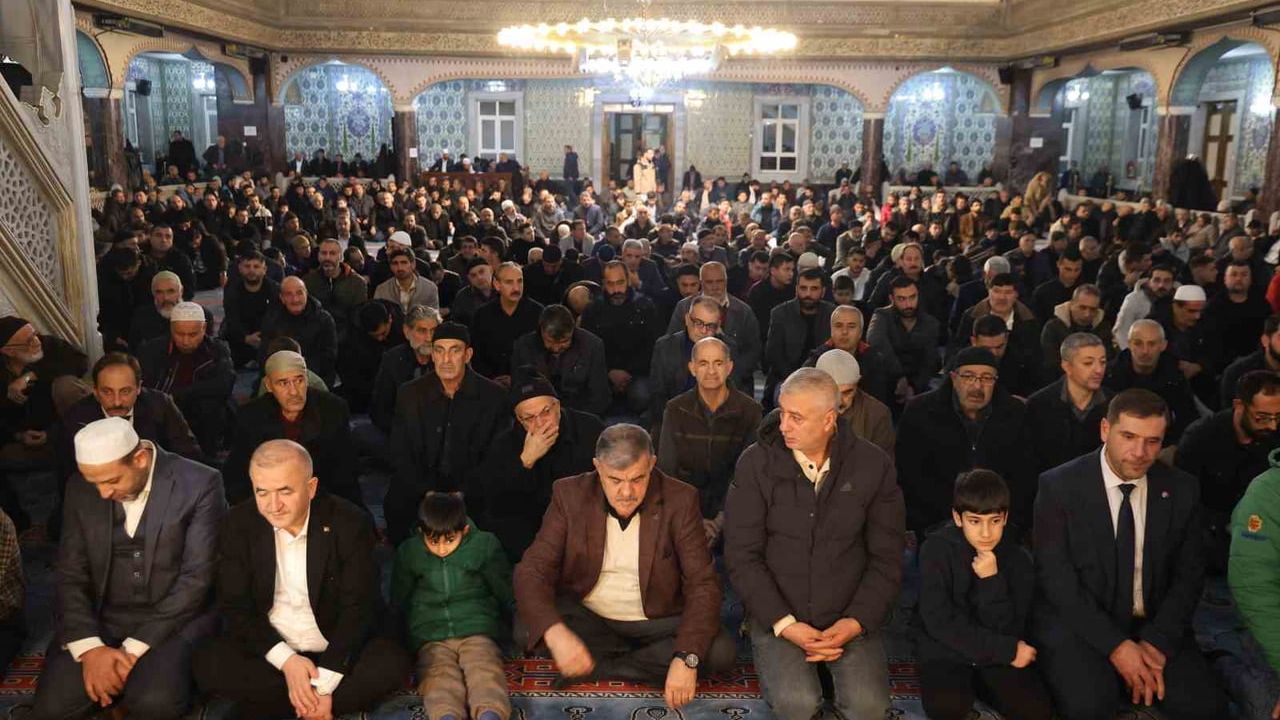 Elazığ'da Regaip Kandili Coşkuyla Kutlandı