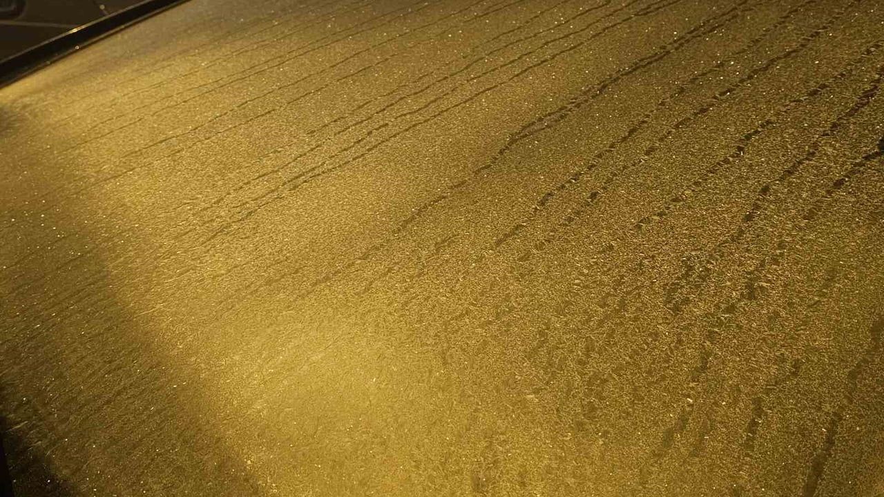 Elazığ'da Soğuk Hava Etkili, Araç Camları Buz Tuttu