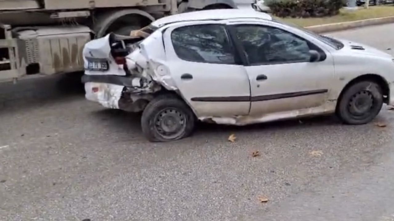 Elazığ'da Trafik Kazası: 2 Yaralı