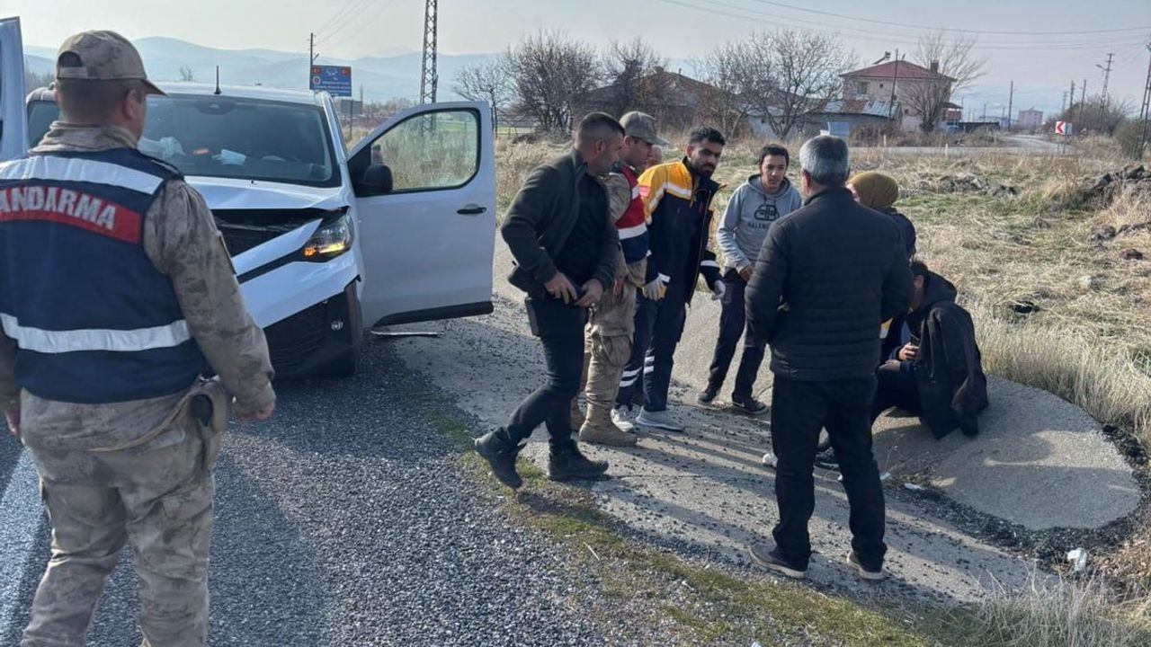 Elazığ'da Trafik Kazası: 3 Yaralı