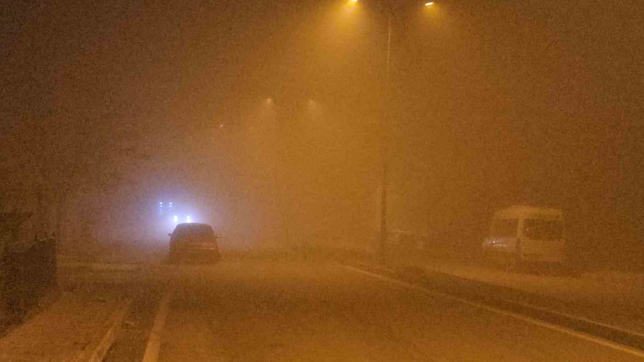 Elazığ'da Yoğun Sis Görüş Mesafesini Düşürdü