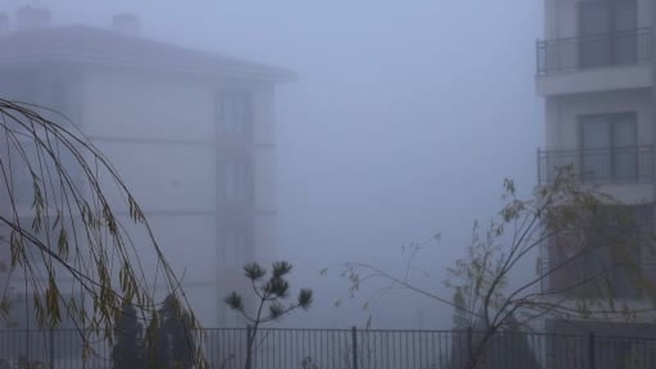 Elazığ'da Yoğun Sis Görüş Mesafesini Sınırladı