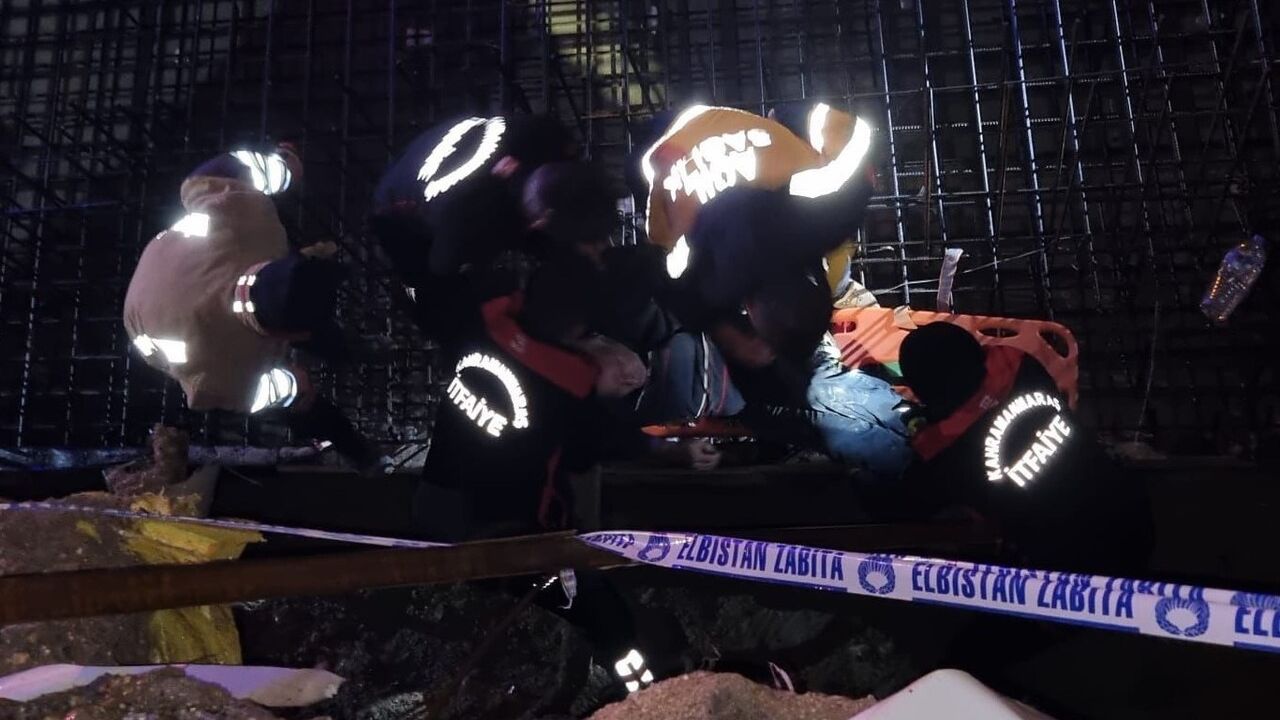 Elbistan'da 6 Metre Derinliğindeki Çukurda Sıkışan Şahıs Kurtarıldı