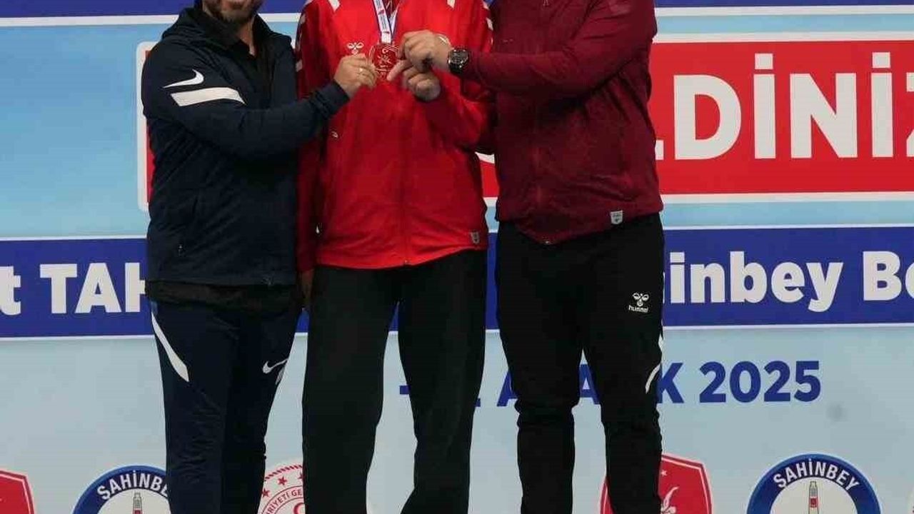 Elmira Yasin Büyükler Türkiye Güreş Şampiyonu