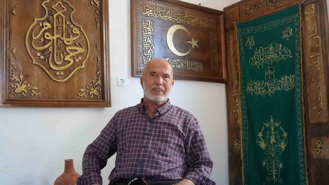 Emekli Polis, Ahşap Hat Sanatıyla Evinin Her Köşesini Müzeye Dönüştürdü