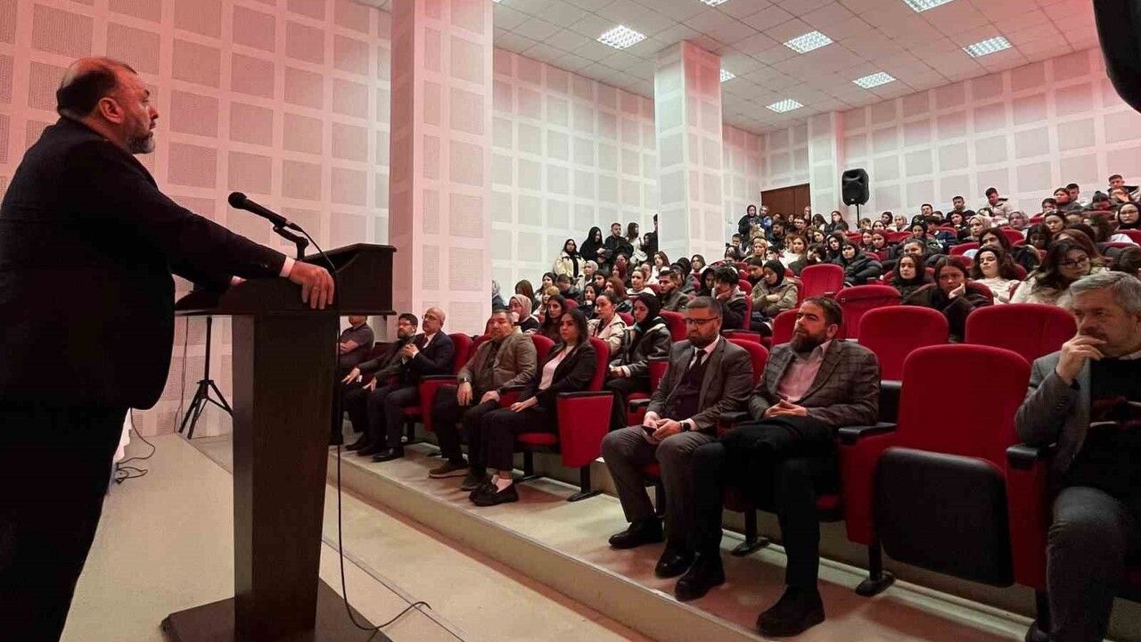 Emet MYO'da Hz. Peygamber ve Şahsiyet İnşası Konferansı
