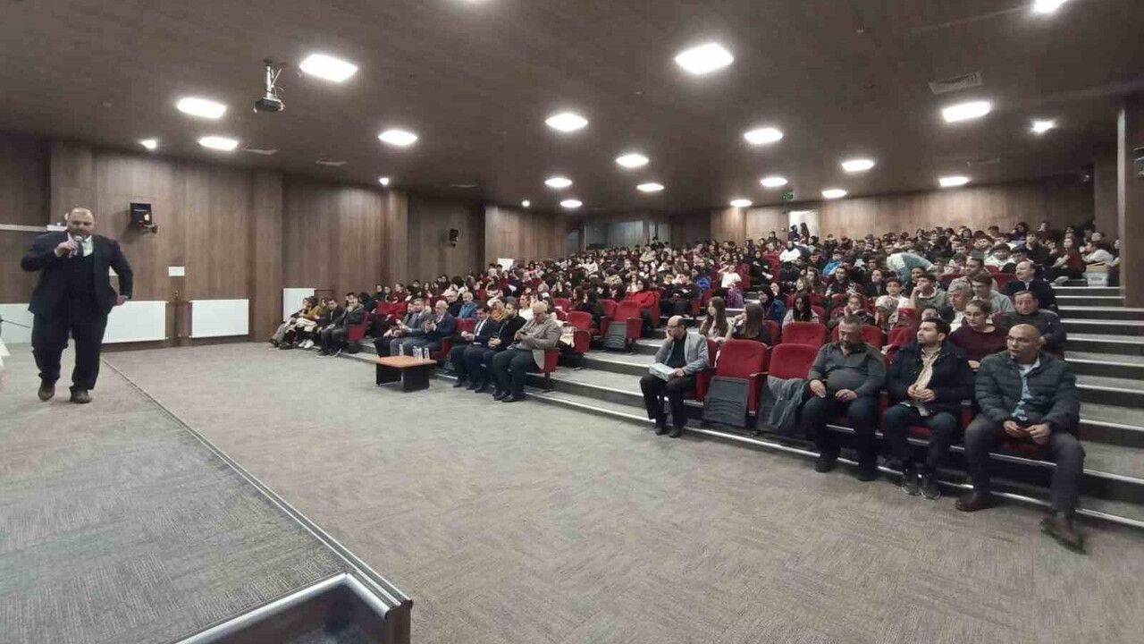 Emet'te Öğrencilere Peygamber ve Şahsiyet Konferansı