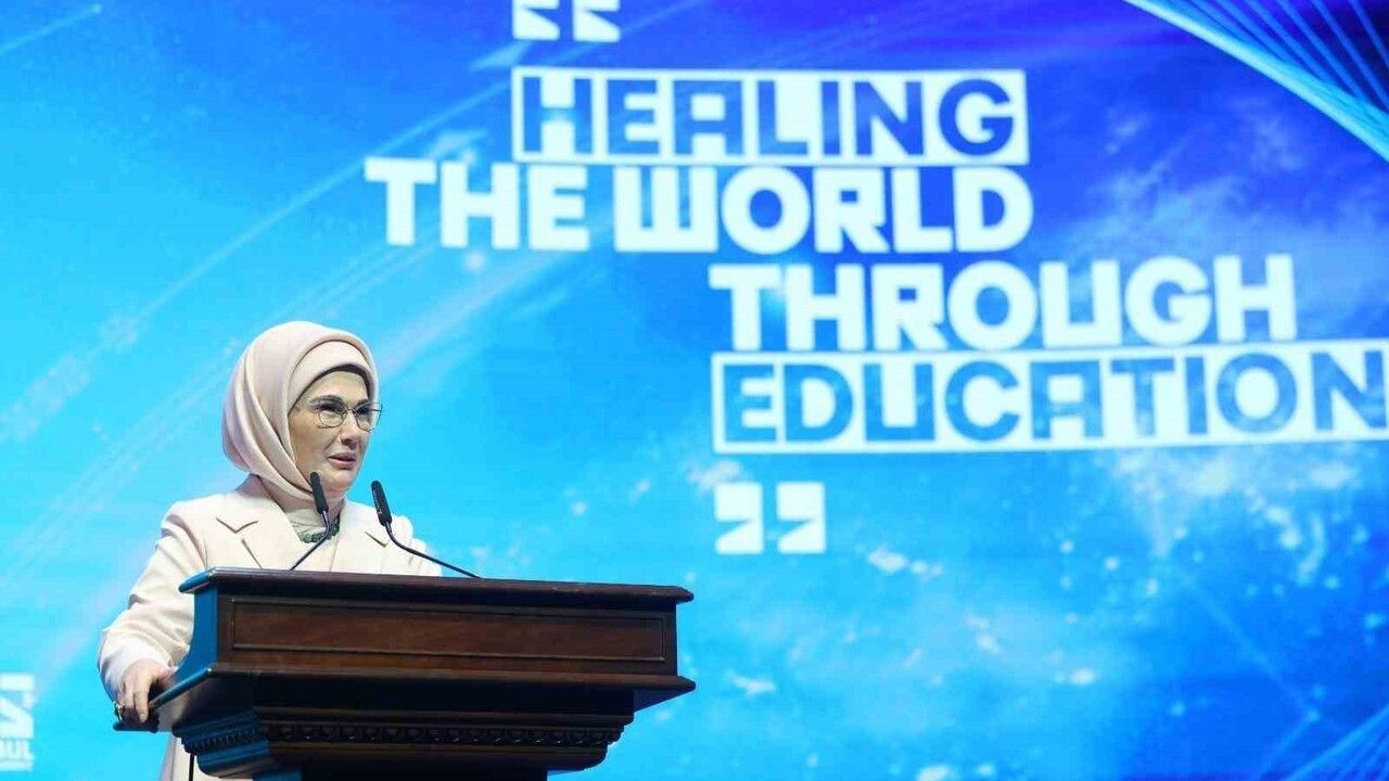 Emine Erdoğan'dan Eğitim Zirvesi Açıklamaları