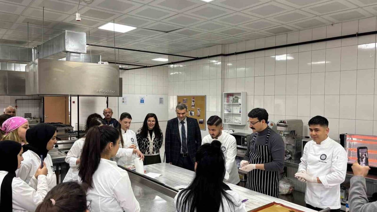 Emirdağ Kaymakamı Yasin Akgül 'Kaymakam Mutfakta' Etkinliğine Katıldı