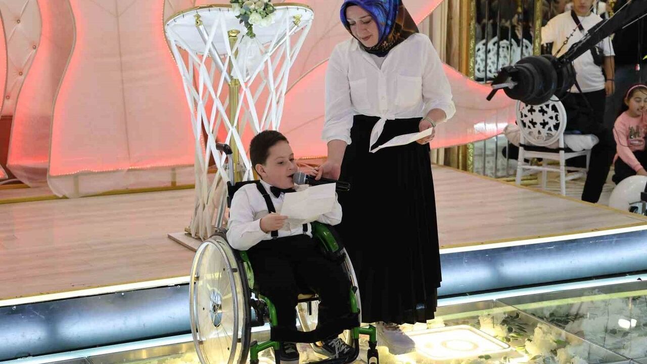 Engelli Bireylerden Unutulmaz Gösteri