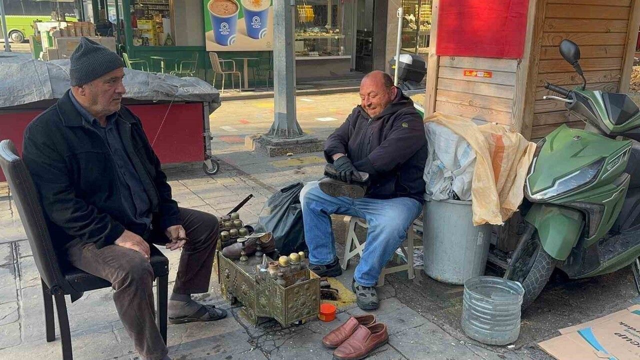 Engelli Köpeğe Bebek Gibi Bakıyor