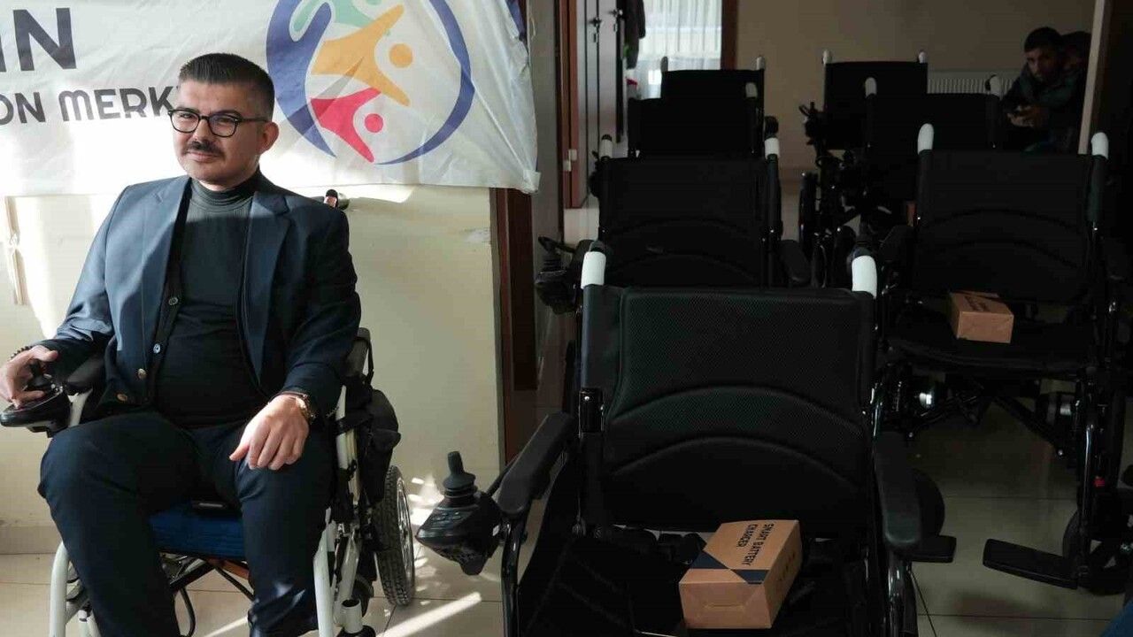 Engellilere Anlamlı Hediye: Mustafa Şahin'den 3 Aralık Etkinliği