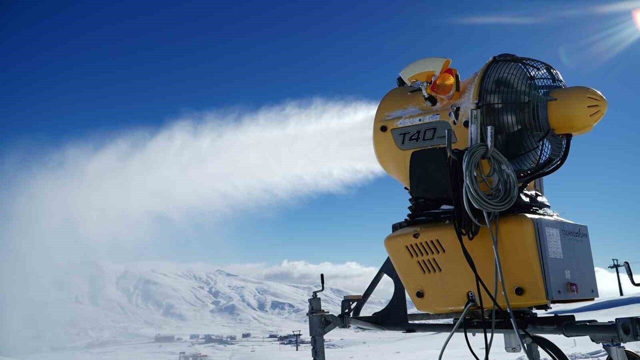 Erciyes Kayak Merkezi'nde Yapay Karlama İlkbahara Kadar Sürecek