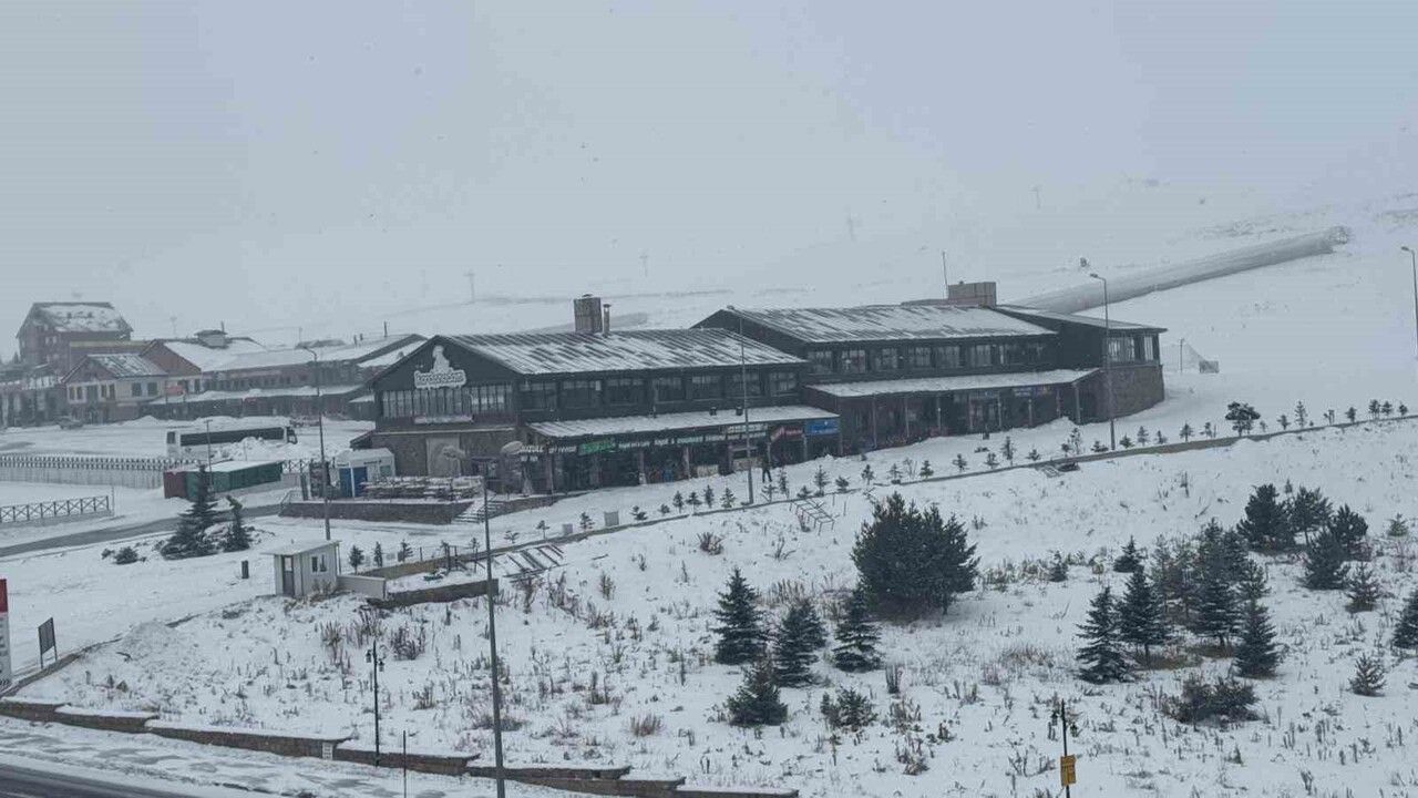 Erciyes'te Kar Yağışı Kayakseverleri Sevindirdi