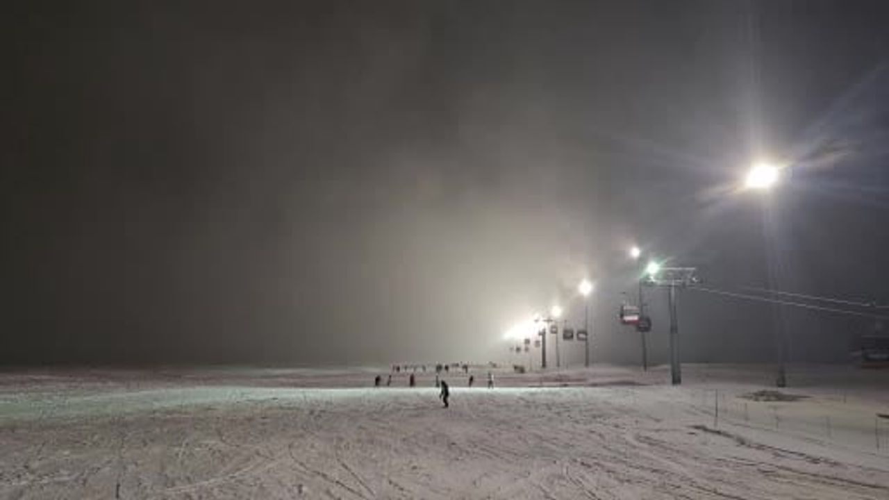 Erciyes'te Meşaleli Kayak Coşkusu