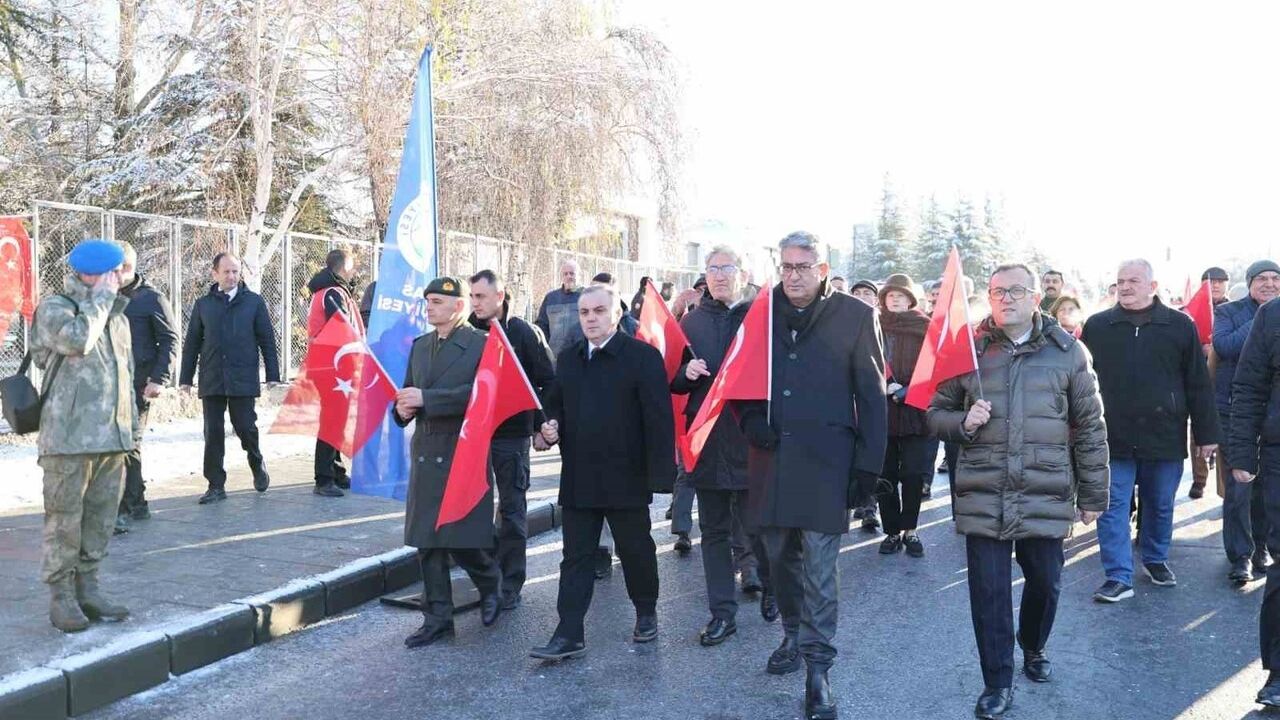 Erciyes Üniversitesi 17 Aralık Şehitlerini Andı