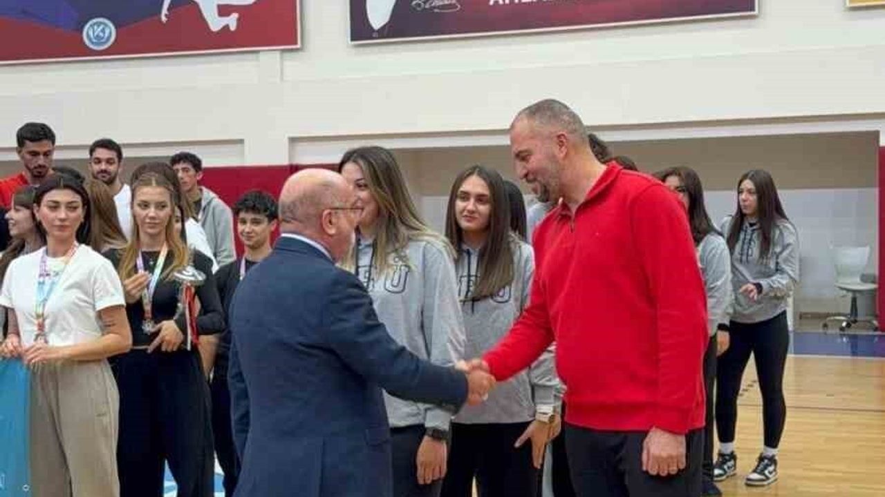 Erciyes Üniversitesi Kadın Basketbol Takımı Şampiyon Oldu