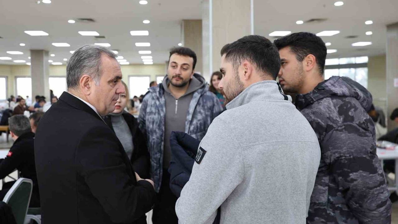 Erciyes Üniversitesi Rektörü Prof. Dr. Altun, Öğrencileriyle Yemek Yedi