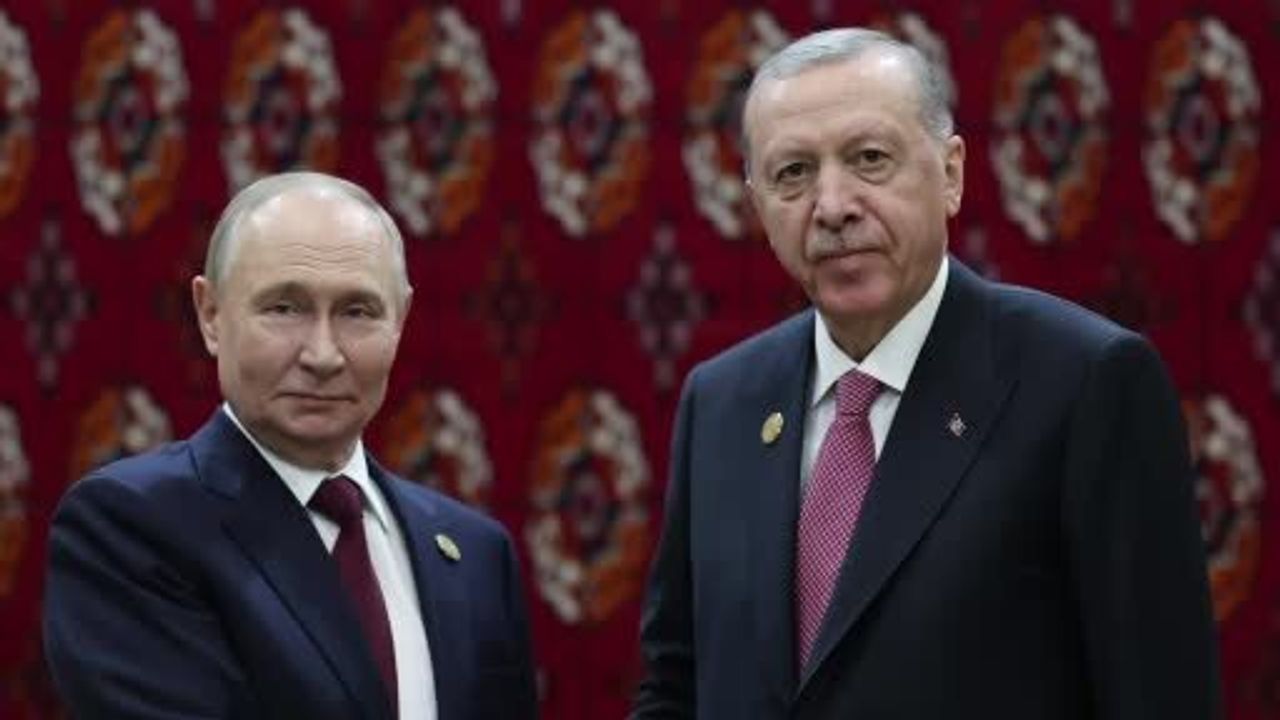 Erdoğan ve Putin Aşkabat'ta Bir Araya Geldi