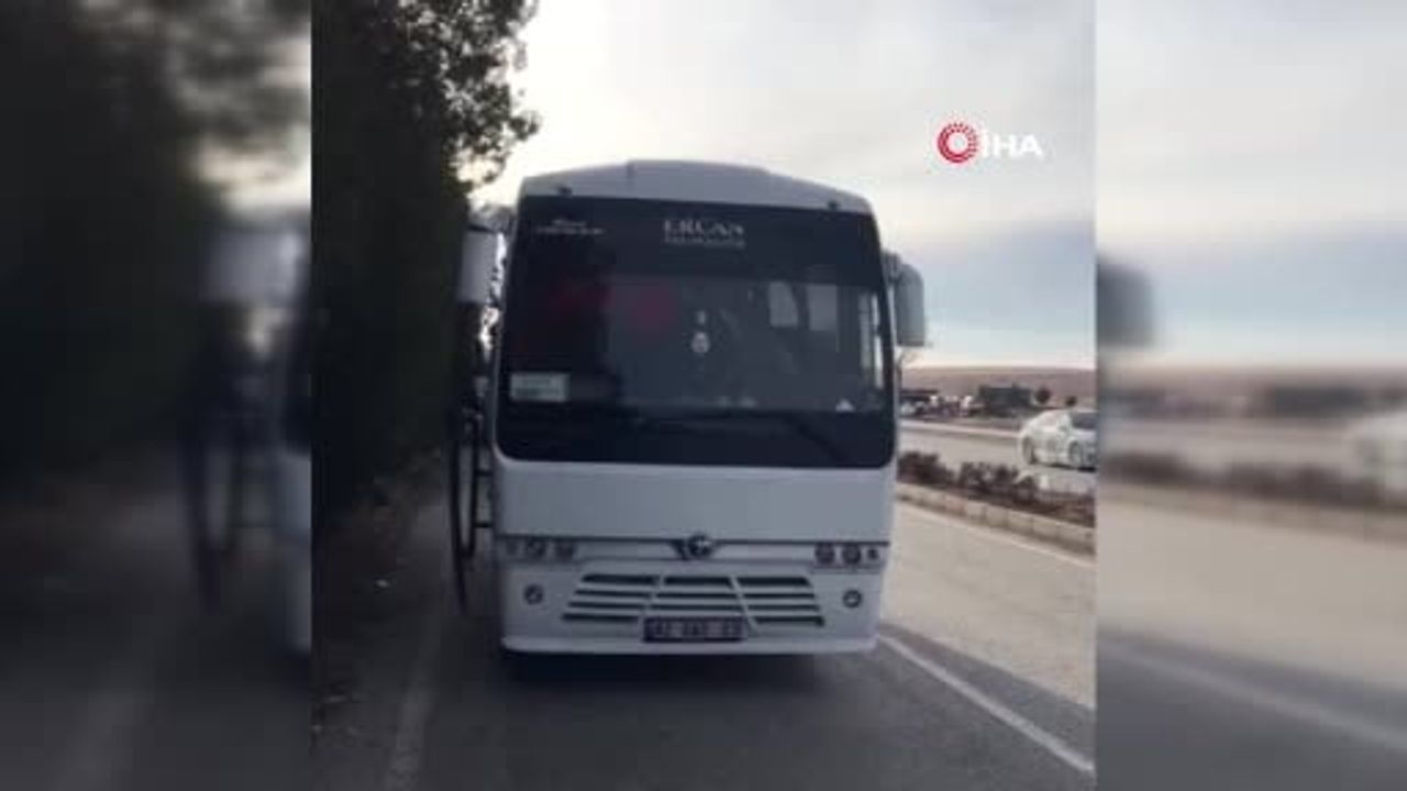 Ereğli'de İşçi Servisi Park Halindeki Araçla Çarpıştı