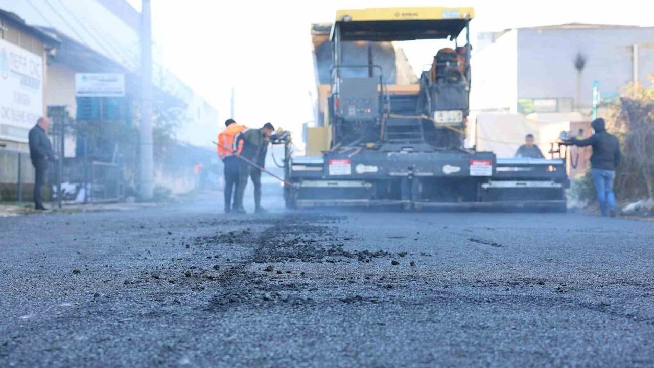 Erenler'de Asfalt Serim Çalışmaları Devam Ediyor