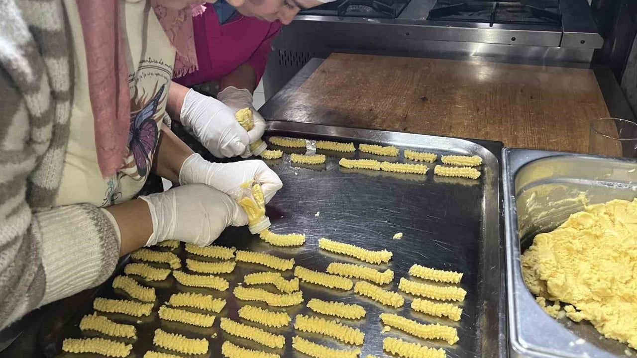 Erkekler Pizzacı, Kızlar Kurabiyeci