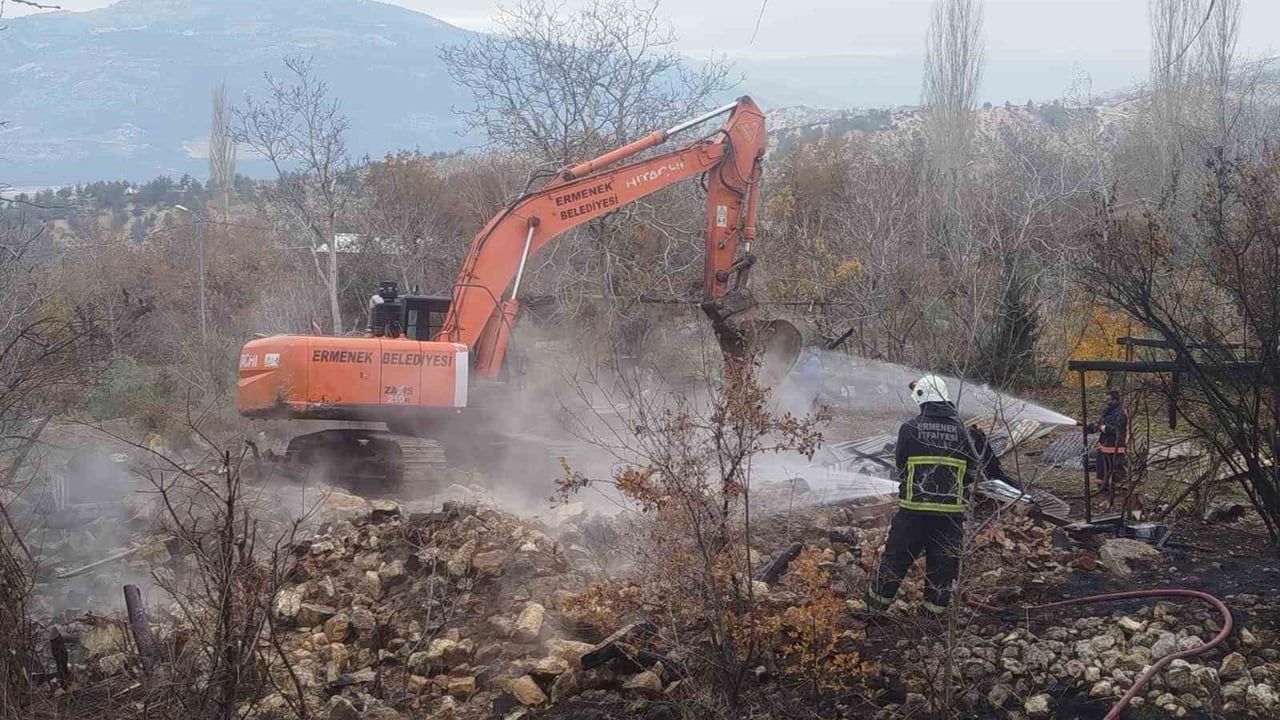 Ermenek'te Sobadan Çıkan Yangın Evleri Tehdit Etti