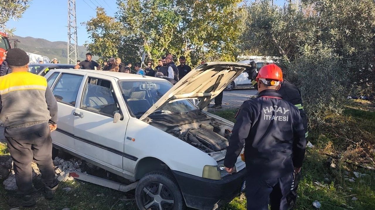 Erzin'de Trafik Kazası: 3 Kişi Yaralandı