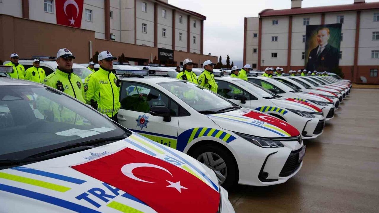 Erzincan’da 122 Yeni Hizmet Aracı Güvenlik Güçlerine Teslim Edildi