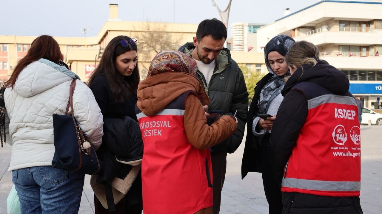 Erzincan'da Çocukların Dijital Hakları İçin İmza Kampanyası