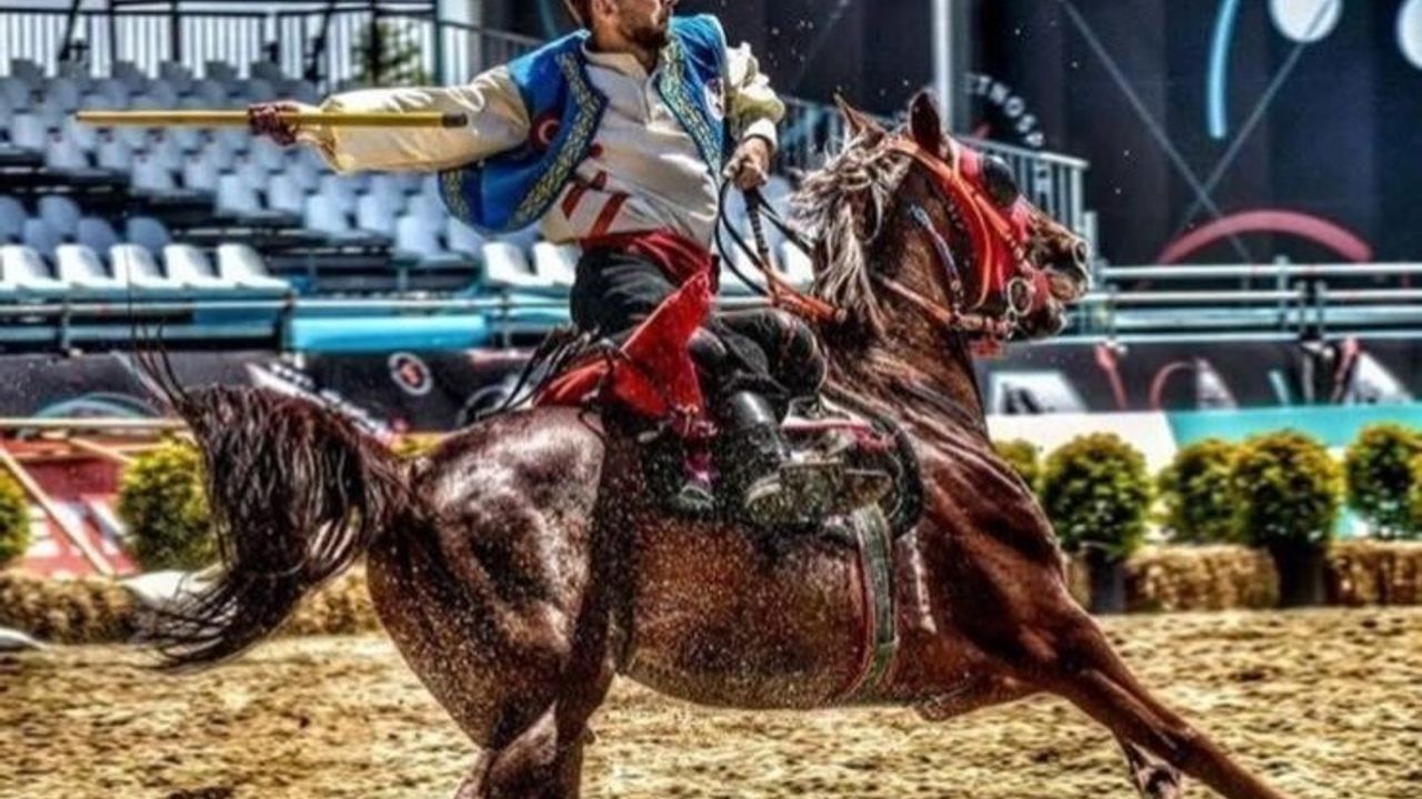 Erzincan'da Geleneksel Cirit Gösterisi