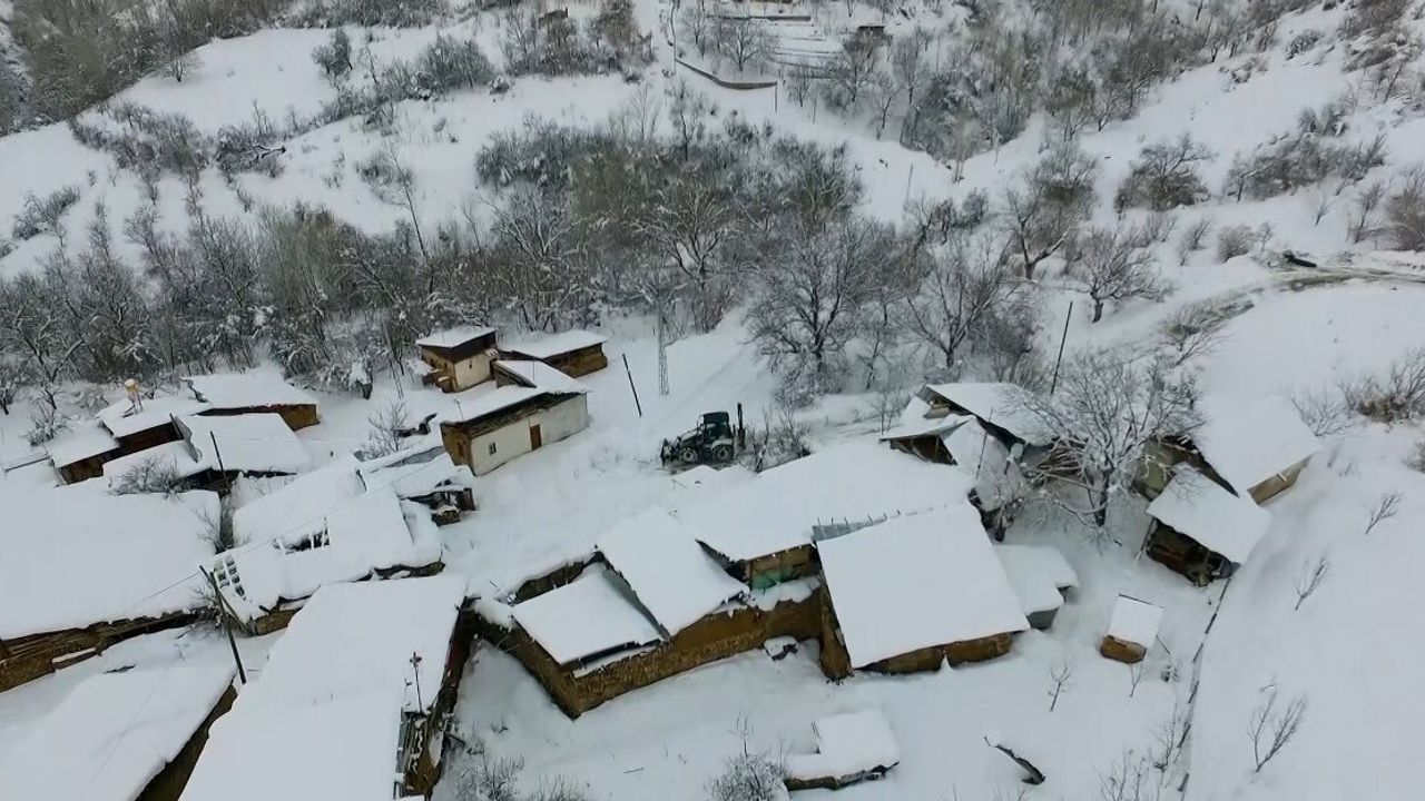 Erzincan'da Kar Yağışı Ulaşımı Olumsuz Etkiledi