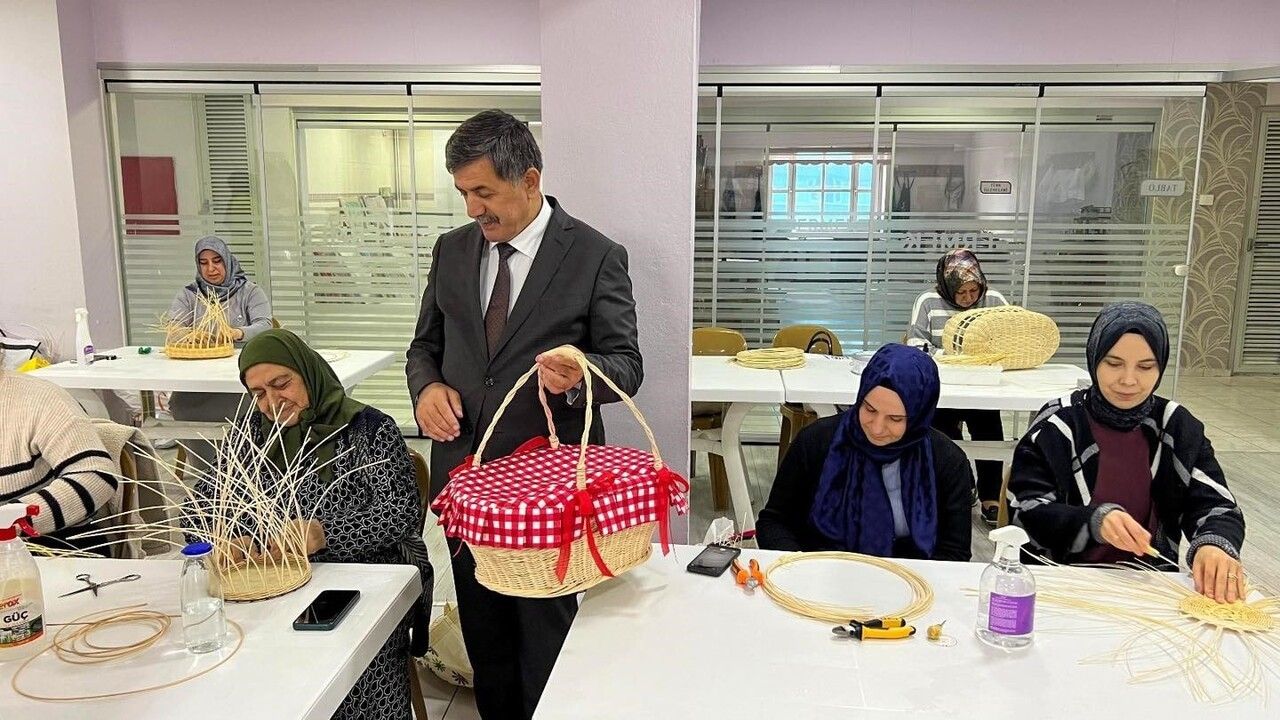 Erzincan'da Meslek Edindirme Kurslarına Başkan Aksun Ziyareti