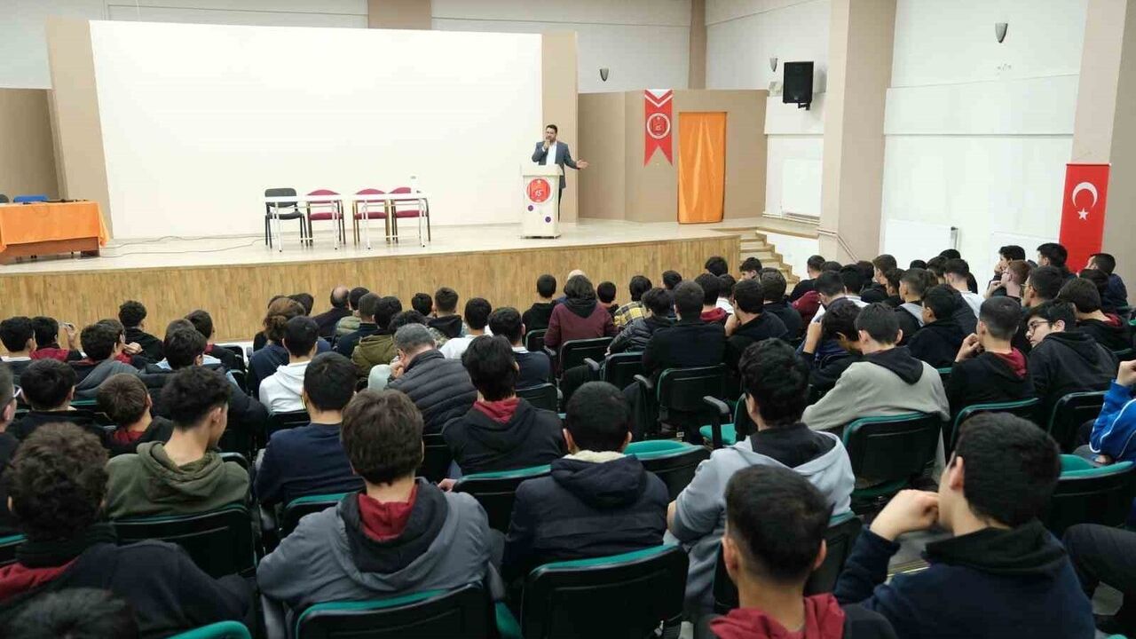 Erzincan'da Öğrencilere Değerler Eğitimi Konferansı