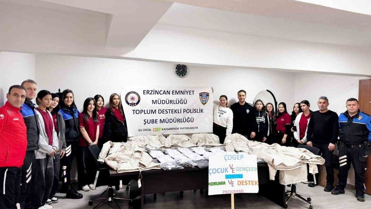 Erzincan'da Öğrencilere Kayak ve Drama Desteği