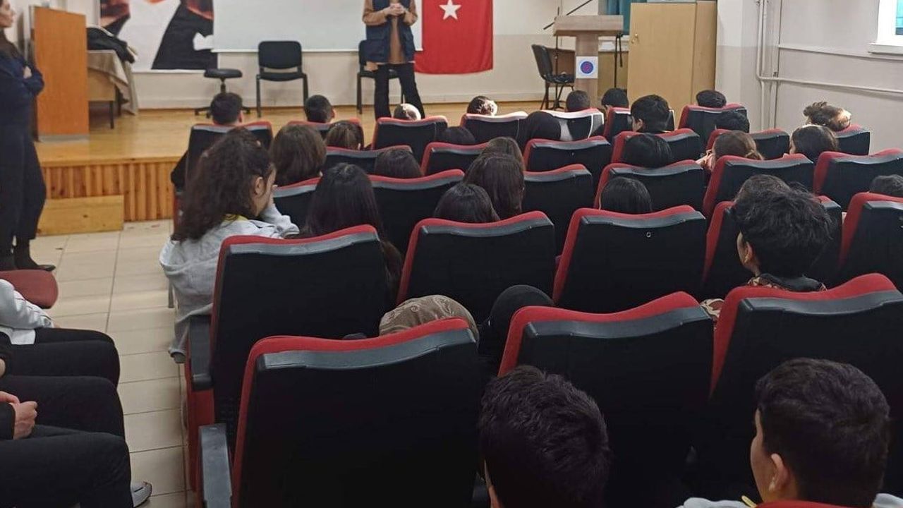 Erzincan'da Öğrencilere Siber Suç Farkındalığı Eğitimi