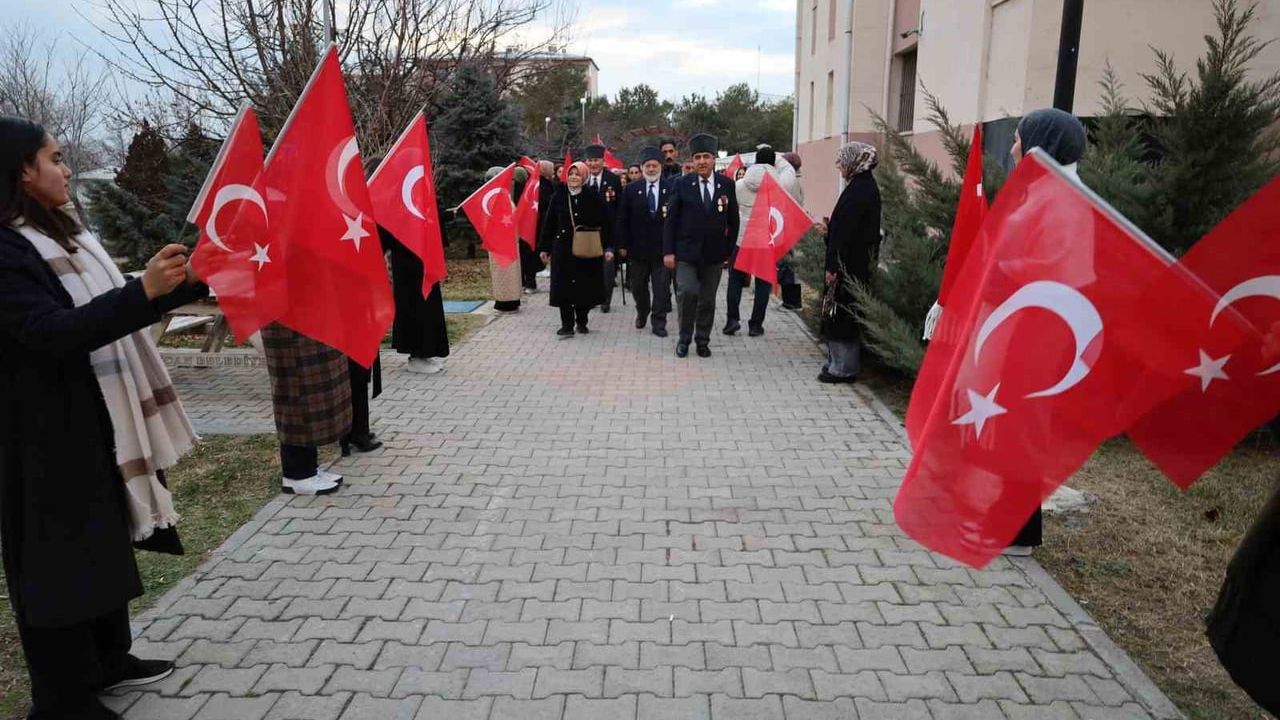 Erzincan'da Şehit Yakınları ve Gaziler Öğrencilerle Buluştu