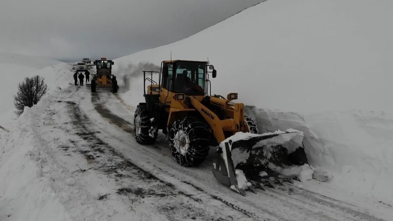 Erzincan'daki Kapanan Köy Yolları Yeniden Açıldı