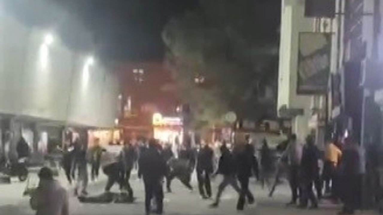 Erzincan'daki Kavga: Tabureler Havada Uçuştu