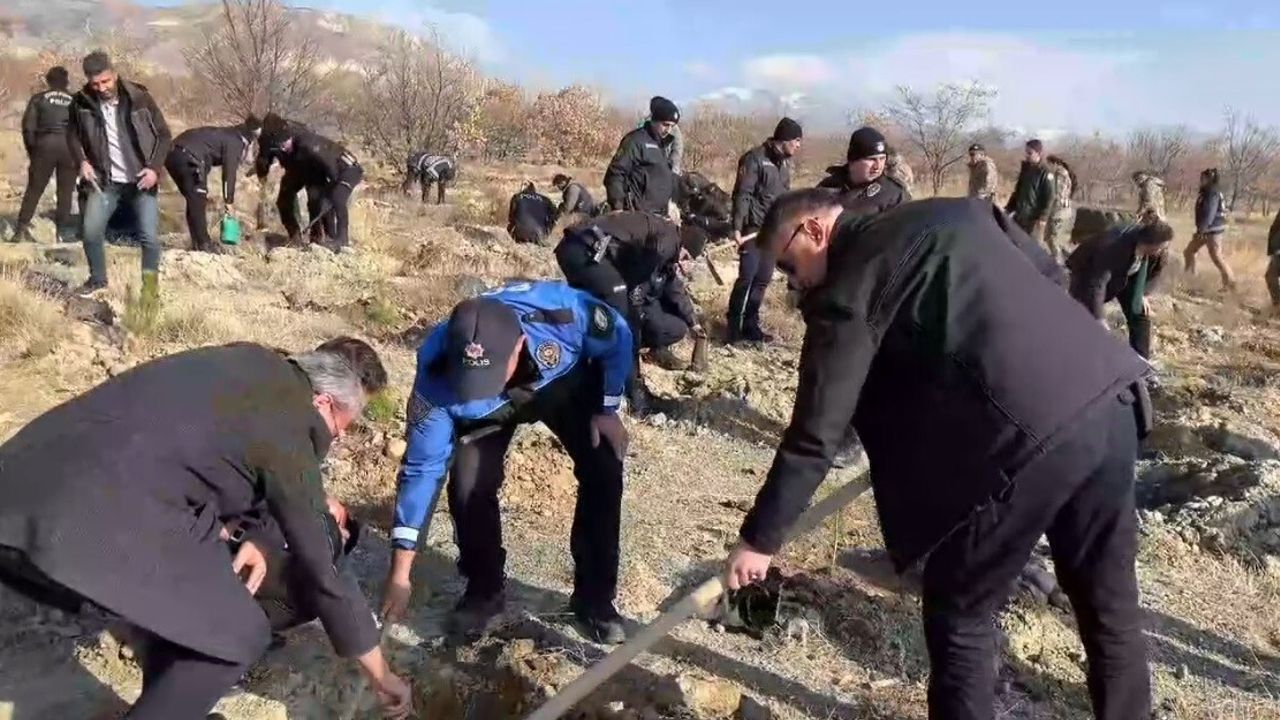 Erzincan Emniyeti 600 Fidan Dikerek Doğaya Destek Verdi