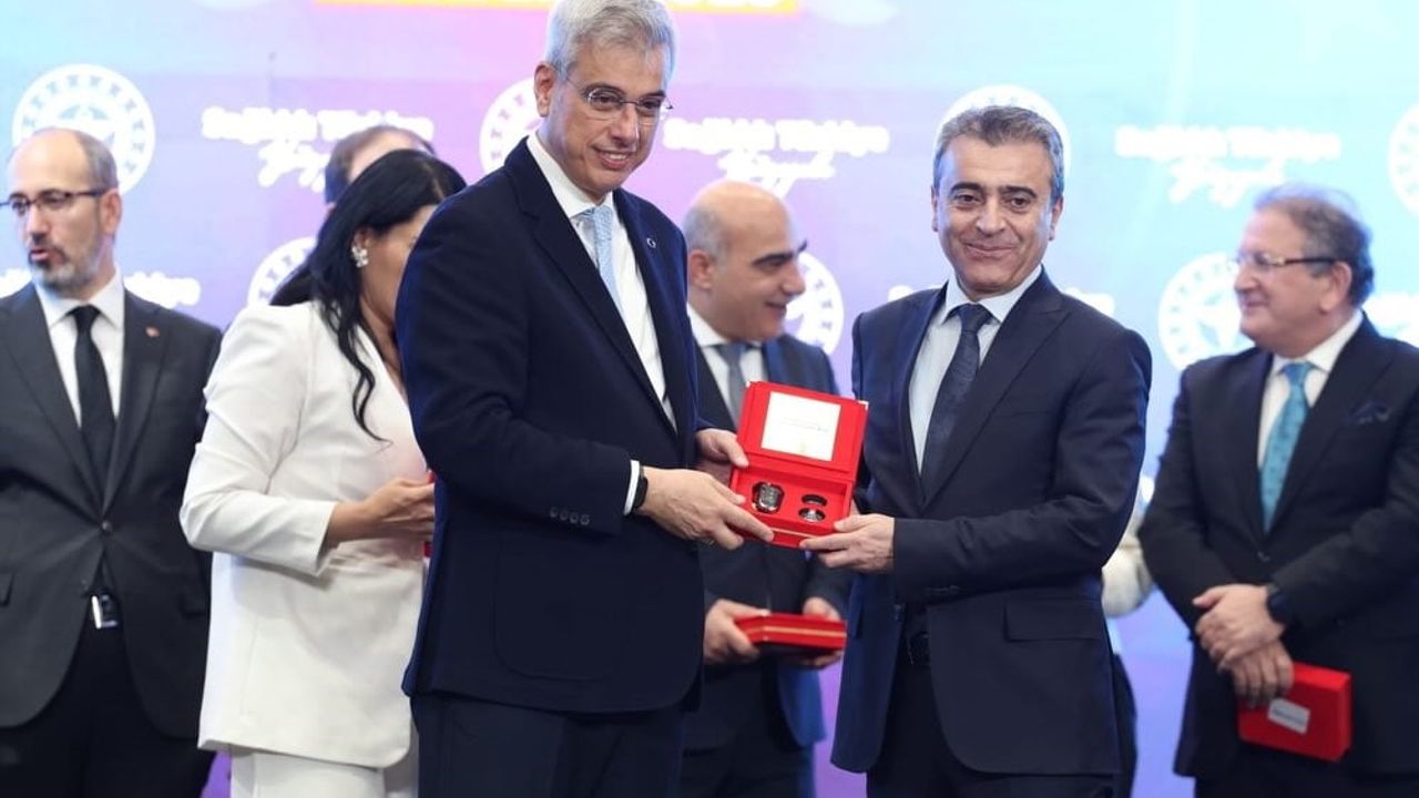 Erzurum'a Yeni Ambulanslar Teslim Edildi