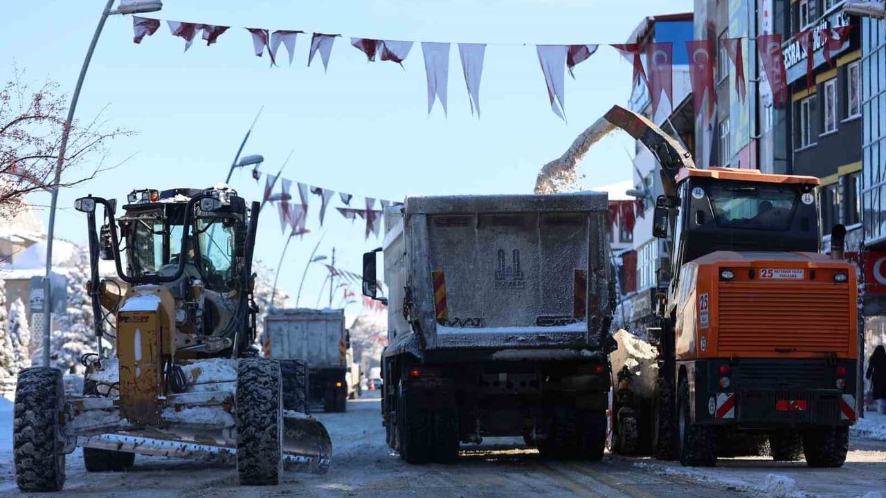 Erzurum Büyükşehir Belediyesi Karla Mücadelede Aktif